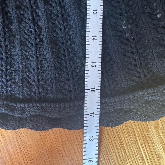 Zara Crochet Lace Bell Sleeve Long sleeve Crop Black ruffle Shoulder Size Small - Picture 10 of 10